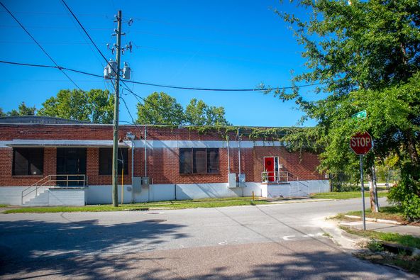 Riverside Warehouse District - Space 42: 2670 Phyllis St, Jacksonville, FL 32204